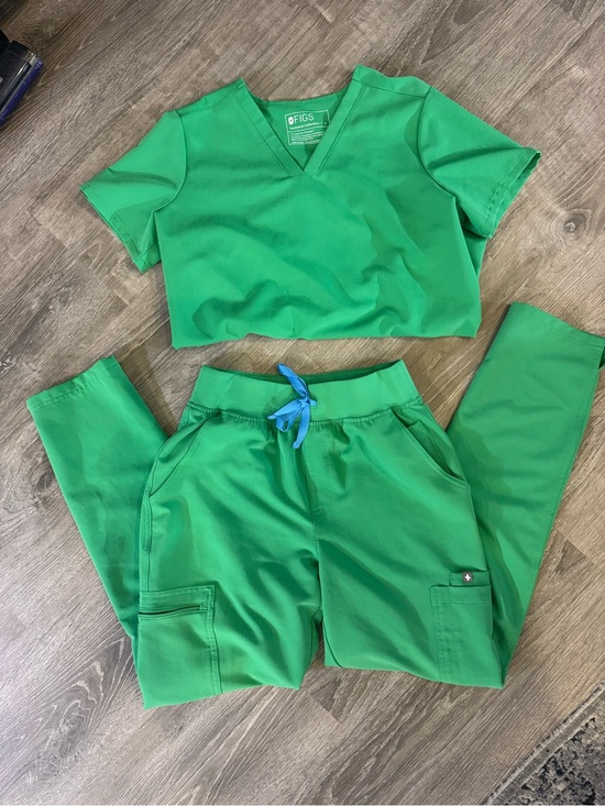 Figs Other - FIGS Scrub Top and Bottoms Set in Emerald